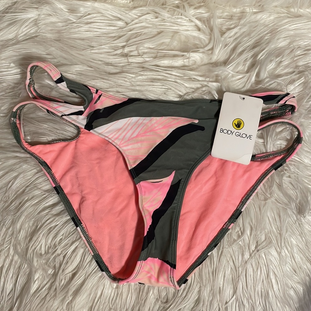 Body Glove | pink & camo bikini bottoms